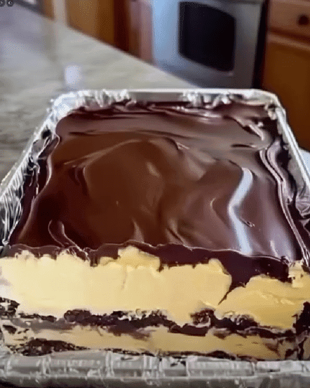 No-Bake Peanut Butter Éclair Cake