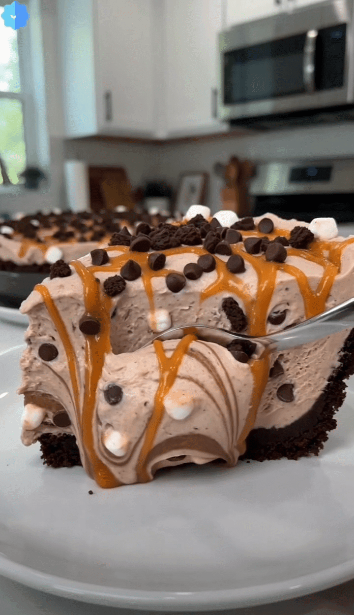 Easy No-Bake Chocolate Caramel Fluff Pie Delight